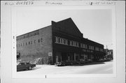 1123-1125 W NATIONAL AVE, a Arts and Crafts warehouse, built in Milwaukee, Wisconsin in 1907.