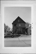 2023-25 W NATIONAL AVE, a Queen Anne duplex, built in Milwaukee, Wisconsin in 1905.