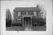 2503 E NEWBERRY BLVD, a Colonial Revival/Georgian Revival house, built in Milwaukee, Wisconsin in 1924.