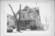 3075-3077 N NEWHALL 3075-3077 N NEWHALL, a Dutch Colonial Revival duplex/two-flat, built in Milwaukee, Wisconsin in .