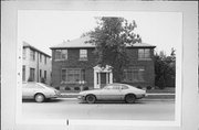 2231 E NORTH AVE, a Colonial Revival/Georgian Revival apartment/condominium, built in Milwaukee, Wisconsin in 1943.
