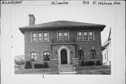 923 E OKLAHOMA AVE 923 E OKLAHOMA AVE, a Spanish/Mediterranean Styles house, built in Milwaukee, Wisconsin in 1929.