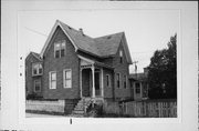 216 W ORCHARD ST, a Gabled Ell house, built in Milwaukee, Wisconsin in 1925.
