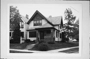 501 E OTJEN ST, a Gabled Ell house, built in Milwaukee, Wisconsin in 1927.