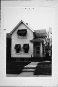 514 E OTJEN ST, a Gabled Ell house, built in Milwaukee, Wisconsin in 1889.