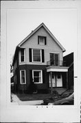 542-44 E LINUS ST, a Front Gabled duplex, built in Milwaukee, Wisconsin in 1898.