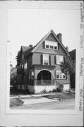 912 E LYON ST, a Queen Anne house, built in Milwaukee, Wisconsin in 1889.