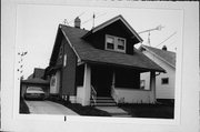 1109 E MANITOBA ST, a Bungalow house, built in Milwaukee, Wisconsin in 1920.