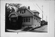 1217 E MANITOBA ST, a Bungalow house, built in Milwaukee, Wisconsin in 1928.