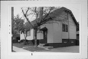 122 W MAPLE ST, a Bungalow house, built in Milwaukee, Wisconsin in 1927.