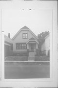 1028 W MAPLE ST, a Front Gabled house, built in Milwaukee, Wisconsin in 1881.