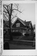2618 W MEDFORD AVE 2618 W MEDFORD AVE, a Arts and Crafts house, built in Milwaukee, Wisconsin in 1913.