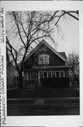 2618 W MEDFORD AVE 2618 W MEDFORD AVE, a Arts and Crafts house, built in Milwaukee, Wisconsin in 1913.