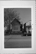 910 W MINERAL ST, a Gabled Ell house, built in Milwaukee, Wisconsin in .
