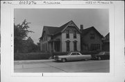 1022 W MINERAL ST, a Gabled Ell house, built in Milwaukee, Wisconsin in 1880.