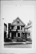 1417-19 W MINERAL ST, a Queen Anne duplex, built in Milwaukee, Wisconsin in 1897.