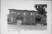 613-619 W PIERCE ST, a Queen Anne row house, built in Milwaukee, Wisconsin in .