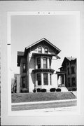 904 E PLEASANT ST, a Italianate house, built in Milwaukee, Wisconsin in 1870.