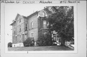 904 E PLEASANT ST, a Italianate house, built in Milwaukee, Wisconsin in 1870.