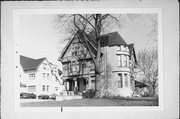 1672 N PROSPECT AVE, a Queen Anne house, built in Milwaukee, Wisconsin in 1887.