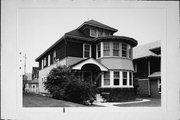 1607-09 E PRYOR AVE, a Craftsman duplex, built in Milwaukee, Wisconsin in 1926.