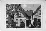 2702 S SHORE DR, a Queen Anne house, built in Milwaukee, Wisconsin in 1892.