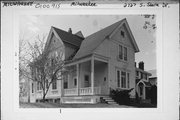 2727 S SHORE DR, a Queen Anne house, built in Milwaukee, Wisconsin in 1898.