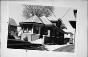 2730 S SHORE DR, a Bungalow house, built in Milwaukee, Wisconsin in 1925.