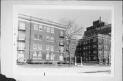 1943 N SUMMIT AVE, a Colonial Revival/Georgian Revival apartment/condominium, built in Milwaukee, Wisconsin in 1922.