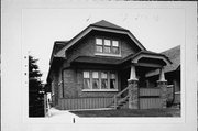 2725 S TAYLOR AVE, a Bungalow house, built in Milwaukee, Wisconsin in 1925.