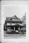 2386 N TERRACE AVE, a American Foursquare house, built in Milwaukee, Wisconsin in 1906.