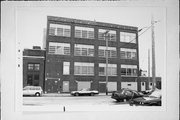 117 W WALKER ST, a Commercial Vernacular industrial building, built in Milwaukee, Wisconsin in 1915.