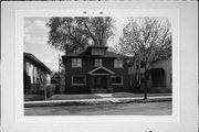 1229 W WASHINGTON ST, a Craftsman house, built in Milwaukee, Wisconsin in 1924.