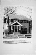 2955 S WENTWORTH AVE, a Craftsman house, built in Milwaukee, Wisconsin in 1922.