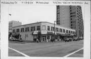 711 (701-715) W WISCONSIN AVE, a Twentieth Century Commercial large retail building, built in Milwaukee, Wisconsin in 1913.