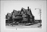 2830-34 W WISCONSIN AVE, a Craftsman apartment/condominium, built in Milwaukee, Wisconsin in 1915.