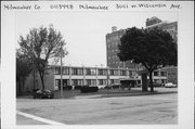 3001 W WISCONSIN AVE, a Contemporary hotel/motel, built in Milwaukee, Wisconsin in 1958.