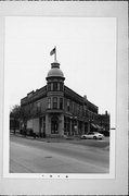 1409, 1417, 1421, 1423, 1425 UNDERWOOD AVE & 722 W STATE ST, a Queen Anne small retail building, built in Wauwatosa, Wisconsin in 1897.