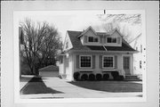 7935 WARREN AVE, a Colonial Revival/Georgian Revival house, built in Wauwatosa, Wisconsin in 1918.