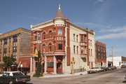 121-123 E MILWAUKEE ST 121-123 E MILWAUKEE ST, a Queen Anne lodging-hotel, built in Janesville, Wisconsin in 1893.