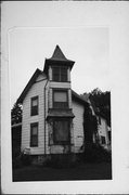 212 (216?) BLUFF ST, a Queen Anne house, built in Beloit, Wisconsin in 1885.