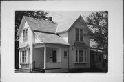 905 W GRAND AVE, a Queen Anne house, built in Beloit, Wisconsin in 1885.