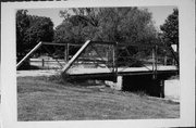 LEONARD-LEOTA PARK, a NA (unknown or not a building) bridge, built in Evansville, Wisconsin in 1895.