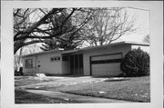 1046 N RINGOLD ST, a Contemporary house, built in Janesville, Wisconsin in 1951.