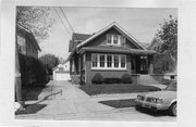 2118 OAKRIDGE AVE 2118 OAKRIDGE AVE, a Bungalow duplex/two-flat, built in Madison, Wisconsin in 1926.