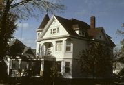 325 3RD ST, a Queen Anne house, built in Reedsburg, Wisconsin in 1912.