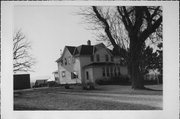 E10797 COUNTY HIGHWAY W, a Two Story Cube house, built in Baraboo, Wisconsin in 1900.
