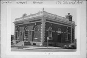101 2ND AVE, a Neoclassical/Beaux Arts post office, built in Baraboo, Wisconsin in 1905.