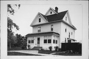 101 N ALBERT AVE, a Queen Anne house, built in Reedsburg, Wisconsin in 1910.