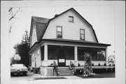 326 WARREN AVE, a Dutch Colonial Revival house, built in Reedsburg, Wisconsin in 1914.